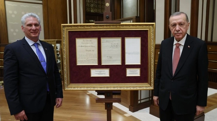Cumhurbaşkanı Erdoğan'dan Küba Devlet Başkanı'na zamanı hediye