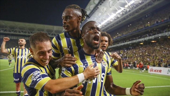 Fenerbahçe gollü galibiyetle liderliğe yükseldi