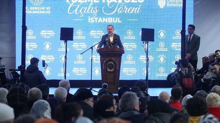 Gençlik ve Spor Bakanı Kasapoğlu, Ümraniye'de yüzme havuzu açılışını yaptı