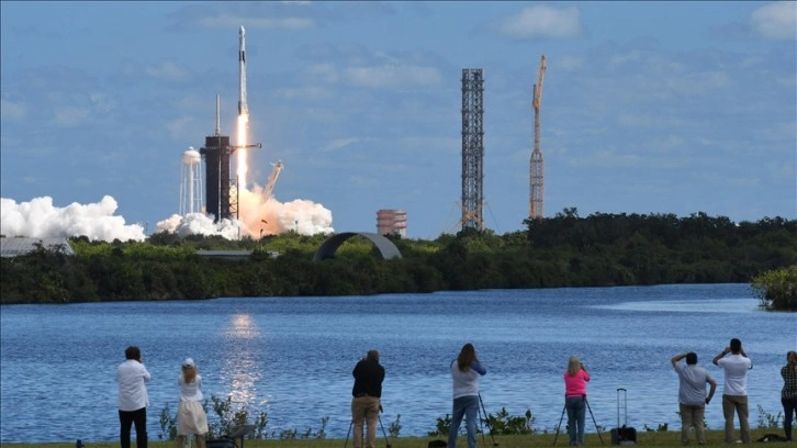 NASA'nın Crew 5 astronotlarını haiz SpaceX üretimi roketi fırlatıldı