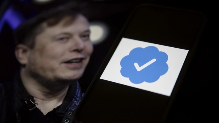 Twitter, mavi tık uygulamasının baştan başlatılmasını erteledi