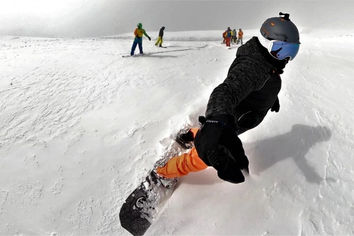 Van'daki snowboard tutkunlarından olağanüstü gösteri