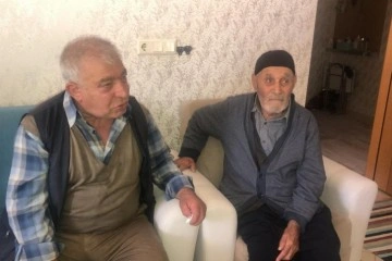 107 yaşındaki Osman dede, 40 yıldır kayıp olan oğluna kavuştu