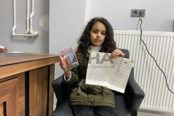 9 yaşındaki Elif biriktirdiği parayı depremzedelere bağışladı