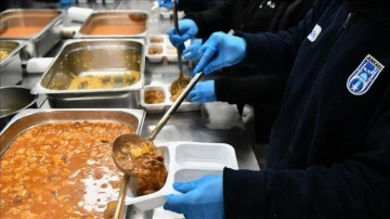 ABB'nin "Yemek Ver" kampanyasında önce paketlerin depremzedelere dağıtımına başlandı