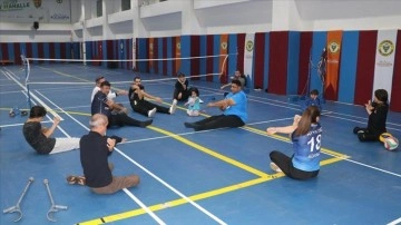 Adana Ayyıldız Engelliler Spor Kulübü Paravolley Takımı, şahika hedefiyle lige hazırlanıyor