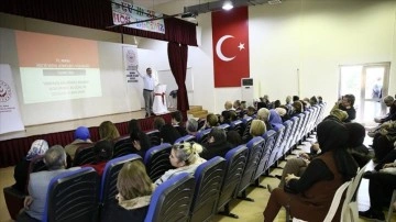 Adana'da koruyucu ailelere "Çocukları anlama sanatı" eğitimi veriliyor