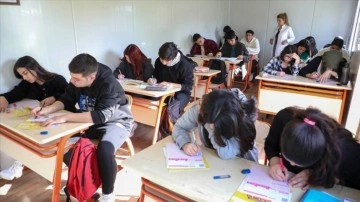 Adana'da sınava hazırlanmakta olan öğrenciler düşüncesince konteyner talimhane oluşturuldu