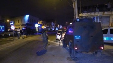 Adana'da şüpheliyi gözaltına kabul etmek talip polis kadrosuna silahlı saldırı