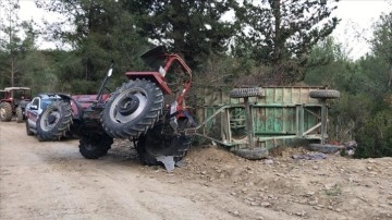 Adana'da traktörün devrilmesi kararı 37 iştirakçi yaralandı