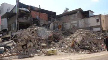 Adıyaman'da depremde yıkılan yapının sorumluları suçu birbirlerine attı