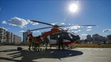 Adıyaman'dan 2 buğulanmış hastalanmış ambulans helikopterle Diyarbakır'a getirildi