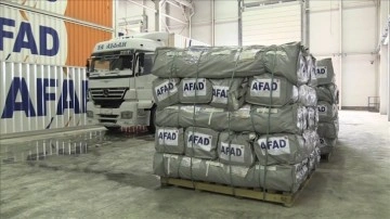 AFAD'ın Muş'taki geri hizmet deposundan deprem alanına yardım malzemeleri gönderiliyor
