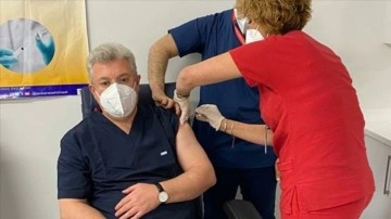 AK Parti Grup Başkanvekili Akbaşoğlu, TURKOVAC aşısı oldu
