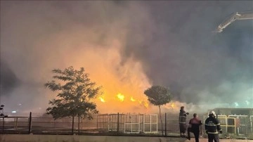 Aksaray'da arka dönüşüm fabrikasında çıkan yangın arama dibine alındı