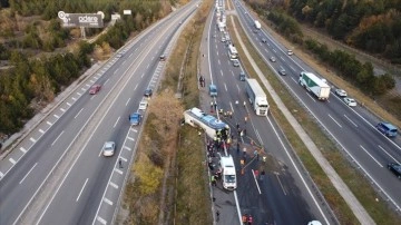Anadolu Otoyolu'nun Bolu kesiminde yolcu otobüsü devrildi, 3 isim öldü, 32 isim yaralandı