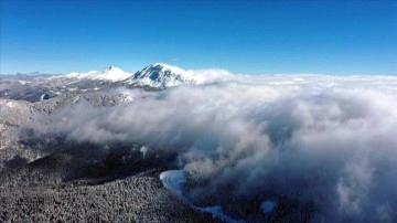 'Anadolu'nun ulu dağı' Ilgaz'da kar ve sis açıktan görüntülendi
