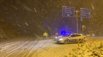 Antalya Kaş'ta kar yağışı can alıcı oluyor