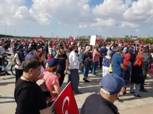 Aşı karşıtları İstanbul'da toplandı! Maskesiz kalabalık endişe yarattı