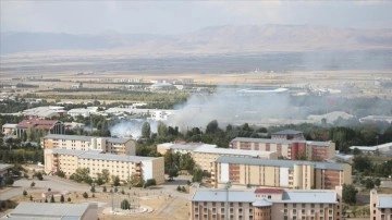 Atatürk Üniversitesinin yemekhanesinde çıkan yangın arama dibine alındı