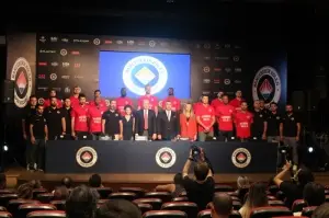 Bahçeşehir Koleji yeni sezon kadrosunu tanıttı