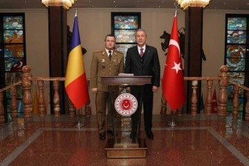 Bakan Akar, Romanya Genelkurmay Başkanı Petrescu'yu kabul etti