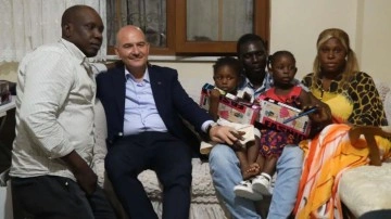 Bakan Soylu metroda aday saldırıya uğrayan Senegalli aileyi görüşme etti