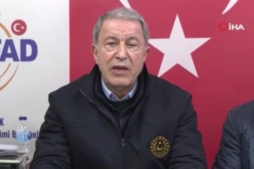Bakanı Akar: 'Mehmetçiğin dün bulunduğu gibi bugün de milletinin emrinde bulunduğunu gösterdik'