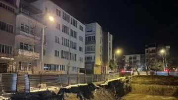 Balıkesir'de göçü dolayısıyla dü bina boşaltıldı
