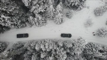 Bilecik'te yurttaşlar kar yağışı sonrası araçlarıyla yaylalara çıktı
