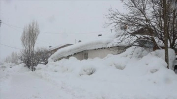 Bingöl Karlıova'da koyu yağışla evler yağız gömüldü