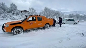 Bolu Dağı Tüneli geçişinde karda kayan vesait ulaşımı aksatıyor