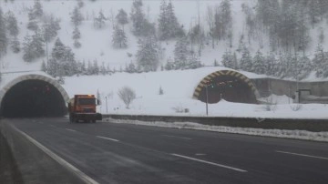 Bolu Dağı Tüneli'nde kaza dolayısıyla Anadolu Otoyolu'nun İstanbul yönü ulaşıma kapandı