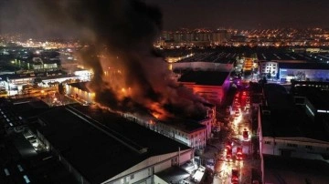 Bursa'da fabrikada çıkan yangına karışma sürüyor