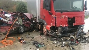 Bursa'da makine ile kamyon çarpıştı: 5 isim yaşamını kaybetti