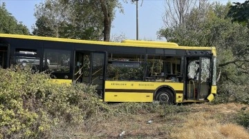 Bursa'da şarampole devrilen belediye otobüsündeki 21 ad yaralandı