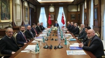 Cumhurbaşkanı Erdoğan, Bakan Bilgin ile Memur-Sen ve Türkiye Kamu-Sen heyetini benimseme etti