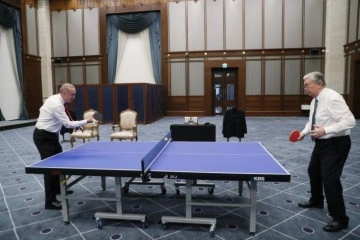Cumhurbaşkanı Erdoğan, Kazakistan Cumhurbaşkanı Tokayev ile masa topu oynadı