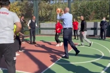 Cumhurbaşkanı Erdoğan Ümraniye’de gençlerle basketbol oynadı