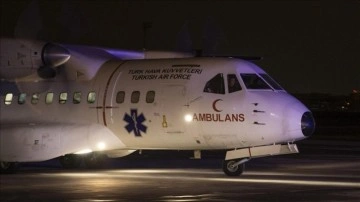 Deprem bölgesindeki 6 yaralı uçakla İstanbul'a getirildi