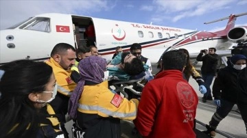 Depremde vurulan 6 isim Adana'dan Ankara'ya ambulans uçaklarla getirildi