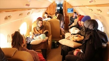 Depremzede 11 bebek, Cumhurbaşkanlığına ilişik uçakla otama düşüncesince Ankara'ya getirildi