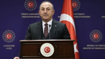 Dışişleri Bakanı Çavuşoğlu: Bütün devletleri boğazlardan harp gemisi geçirmemesi dair uyardık