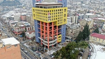 'Dünyanın en absürt binası'nda söküm emek harcamaları sürüyor