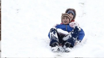 Edirne'de erte okullar tatil mi 10 Mart Edirne Valiliği kar tatili açıklaması.