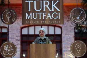 Emine Erdoğan, ‘Asırlık Tariflerle Türk Mutfağı’ kitabının tanıtım programına katıldı