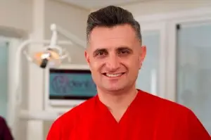 Estetik Diş Hekimi Abdulkadir Narin: 'Dikişsiz diş implantı estetik ve rahat'