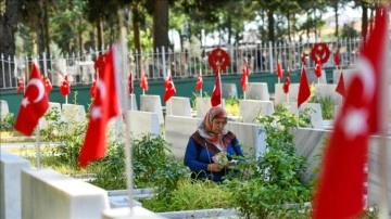 Gaziantep'te ön gün gününde martir kabirleri görüşme edildi