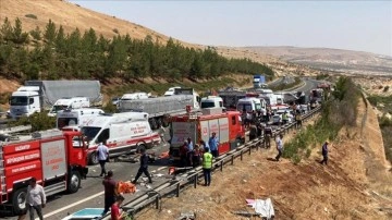 Gaziantep'te kaza karşıcı vasıtaya karışma fail ekiplere geçici otobüsü çarptı, 16 ad öldü