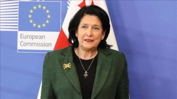 Gürcistan Cumhurbaşkanı'ndan hükümete 'Ukrayna'ya elan çok dayanak noktası verme' çağrı
